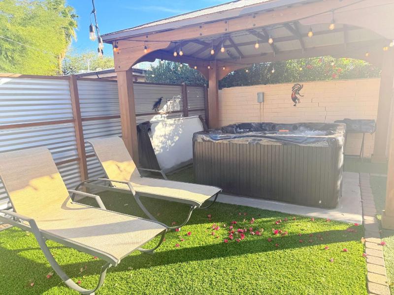 Mins from the UofA & Downtown 4BR 2BA Entire Home - image 34