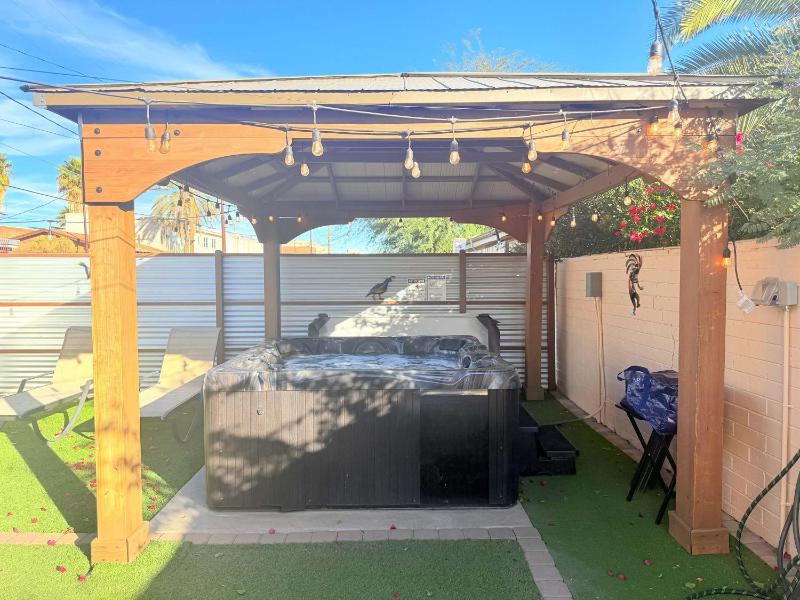 Mins from the UofA & Downtown 4BR 2BA Entire Home - image 30
