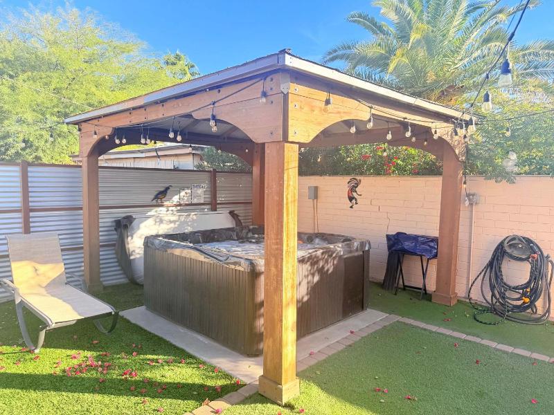 Mins from the UofA & Downtown 4BR 2BA Entire Home - image 21