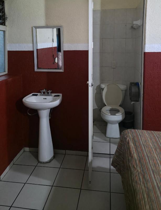 El Pino - Hotel Economico Guadalajara - image 2