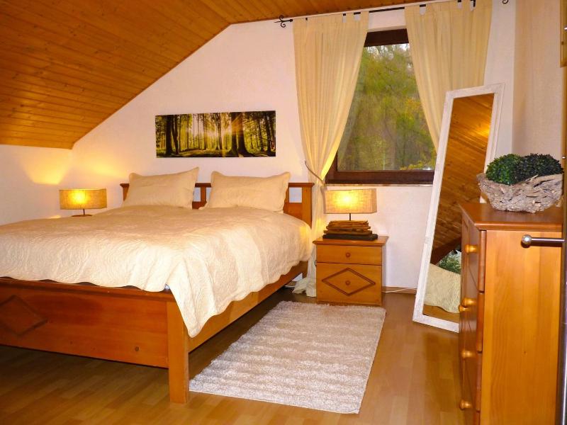 4 Personen Ferienwohnung im Wald mit Kamin 84m² 3 Zimmer - image 4