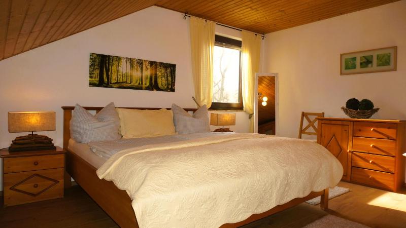 4 Personen Ferienwohnung im Wald mit Kamin 84m² 3 Zimmer - image 12