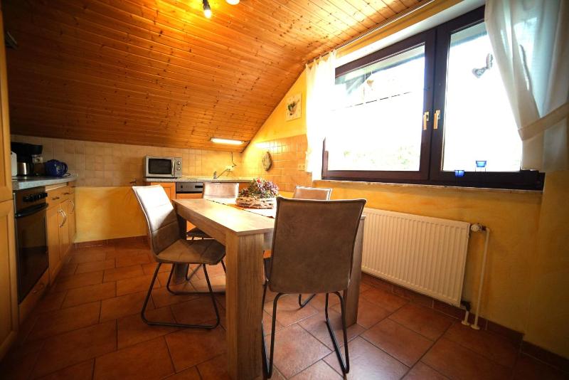 4 Personen Ferienwohnung im Wald mit Kamin 84m² 3 Zimmer - image 20