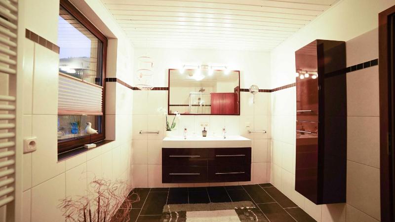 4 Personen Ferienwohnung im Wald mit Kamin 84m² 3 Zimmer - image 13
