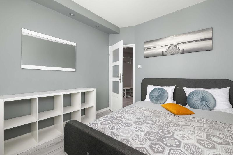 Unique One Bedroom Apartment with Balcony in Rzeszów by Noclegi Renters - image 19