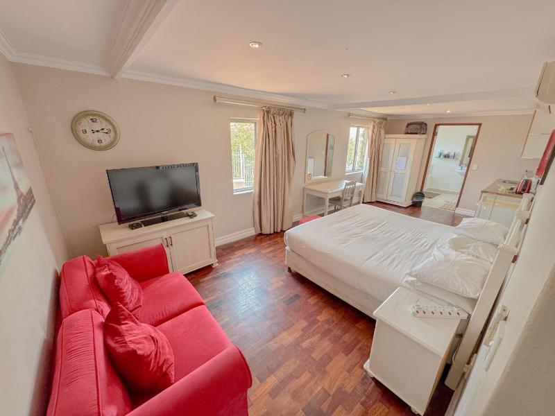 Amoris Guesthouse - Waterkloof ridge - image 6