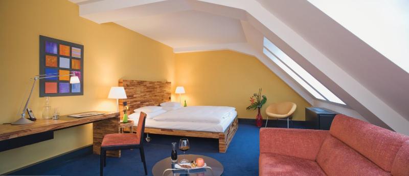 Deluxe King Room image 3