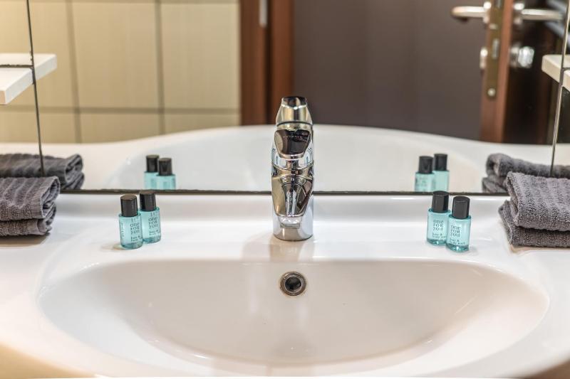 O4 City Center Apartment - image 12