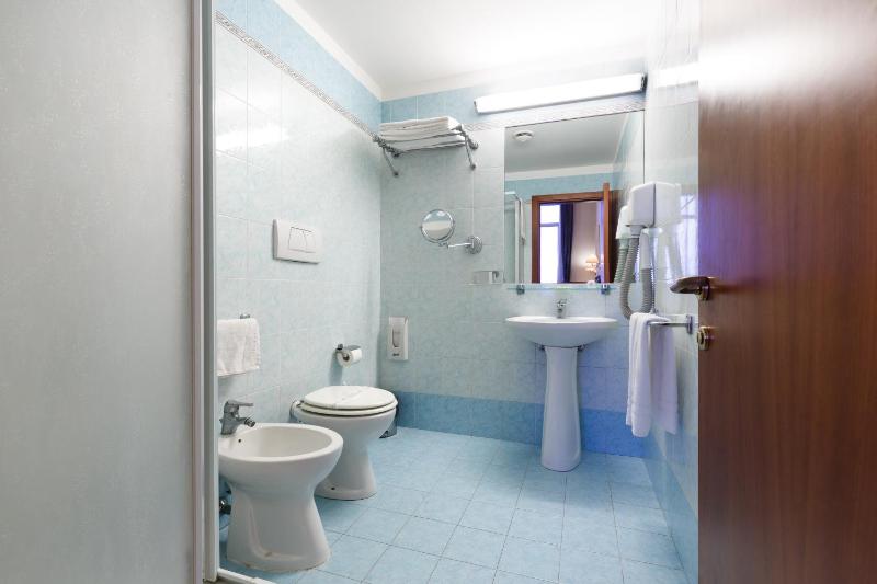 Comfort Triple Room image 1