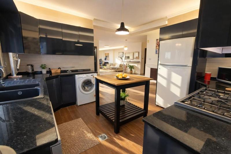 Abdoun Grand Family Apartment - image 11