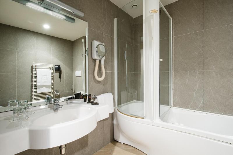 Superior Double or Twin Room image 4