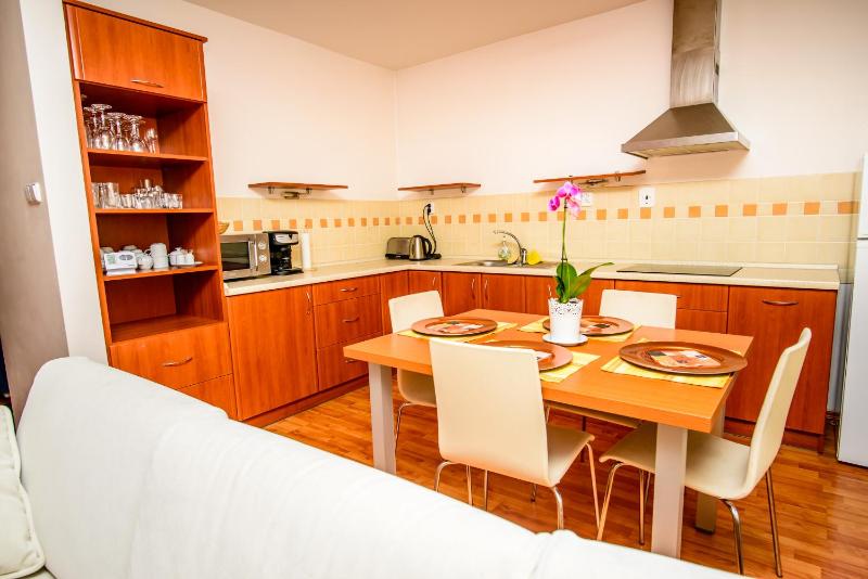 Apartment image 3