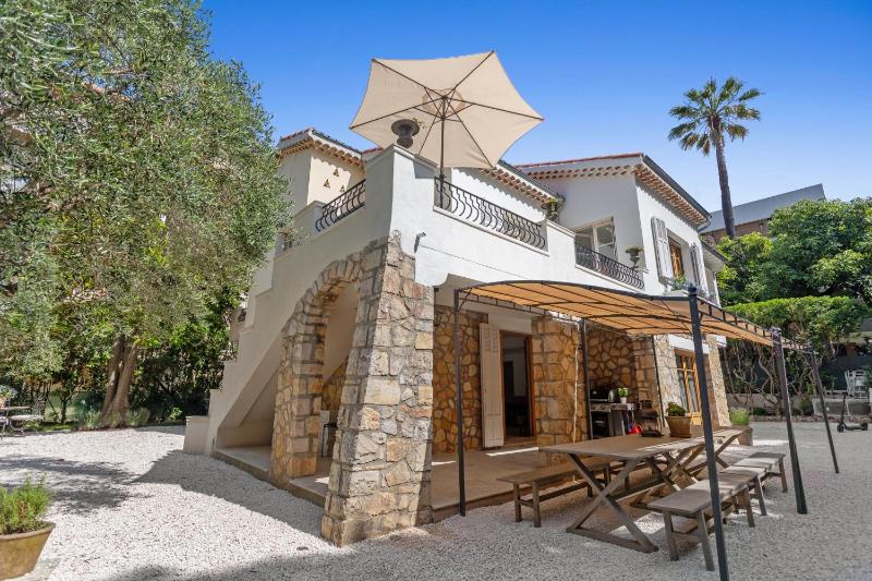 REF 2177- Exceptional Villa in the Heart of Cannes 5mins from La Croisette - image 27