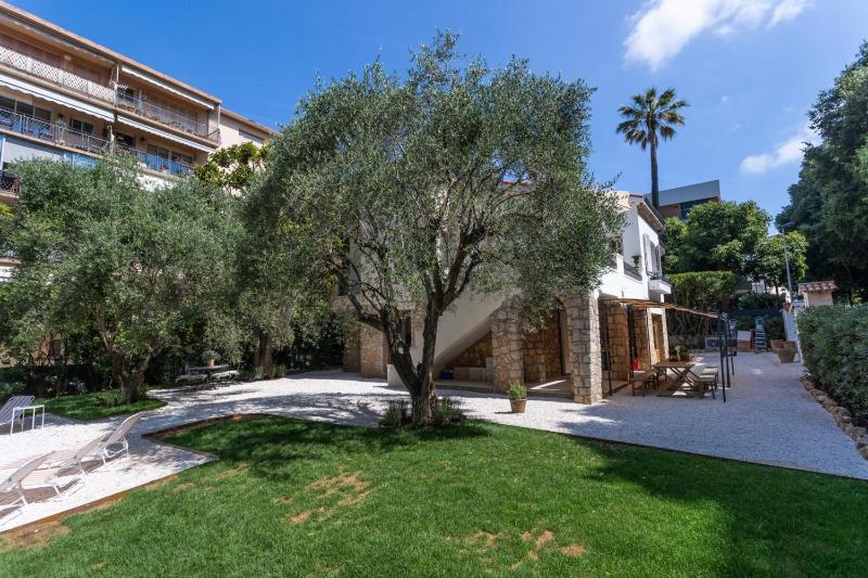 REF 2177- Exceptional Villa in the Heart of Cannes 5mins from La Croisette - image 6