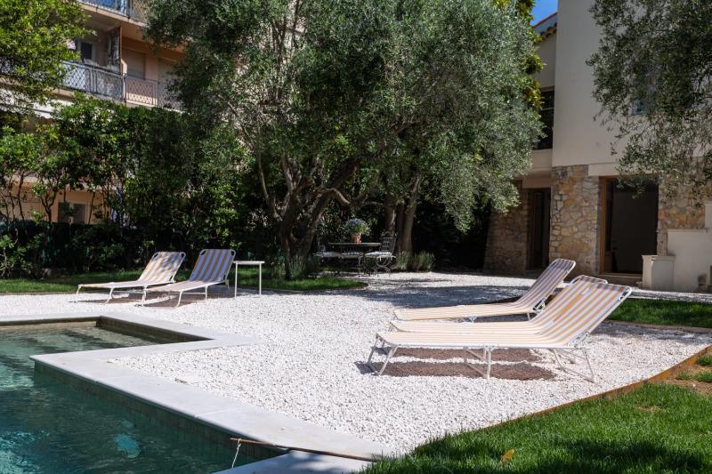 REF 2177- Exceptional Villa in the Heart of Cannes 5mins from La Croisette - image 12