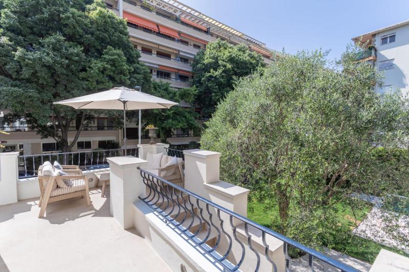 REF 2177- Exceptional Villa in the Heart of Cannes 5mins from La Croisette - image 5