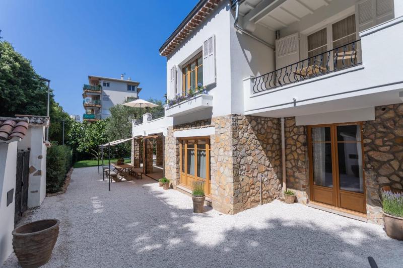 REF 2177- Exceptional Villa in the Heart of Cannes 5mins from La Croisette - image 8