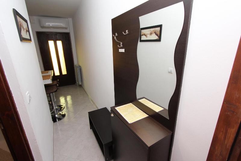 One-Bedroom Apartment image 4