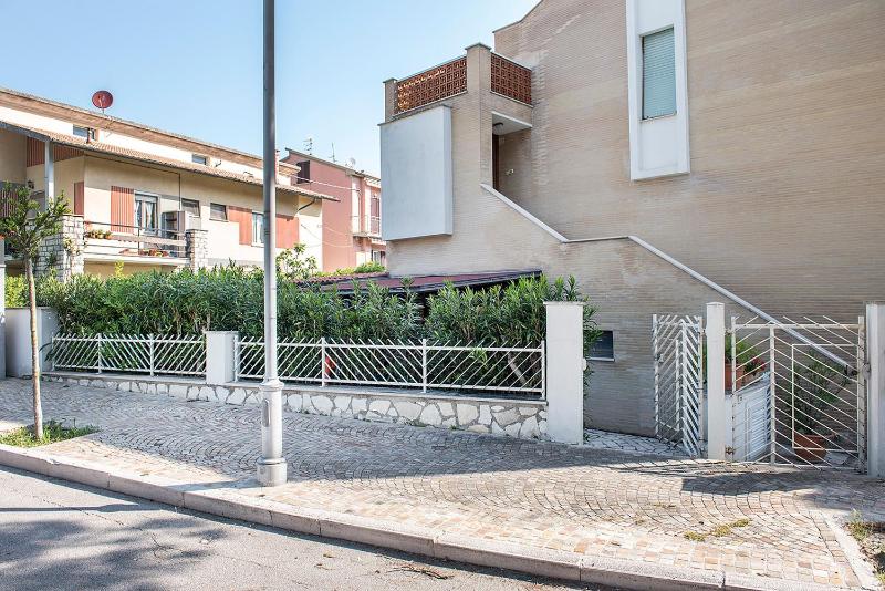 M225 - Marcelli nuovo bilocale con giardino - image 4