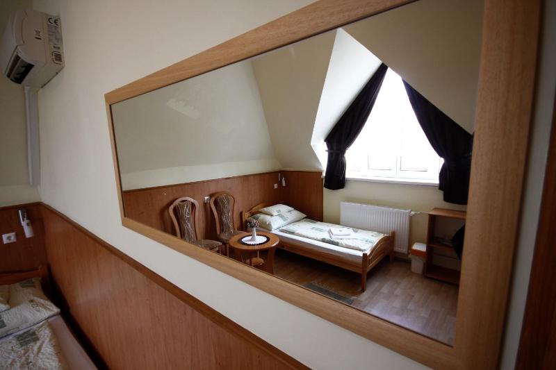 Quadruple Room image 3