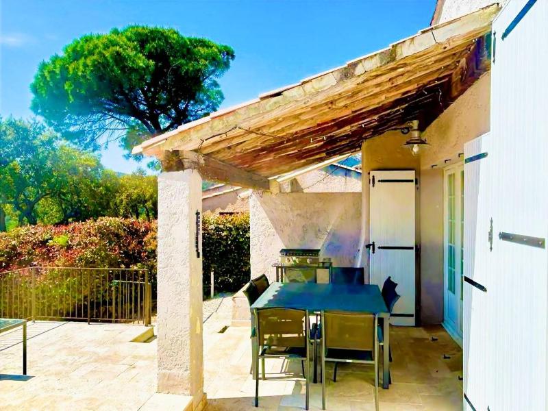 GRICARD Villa T5 avec piscine vue panoramique sur les collines de Grimaud et aperçu mer - image 12