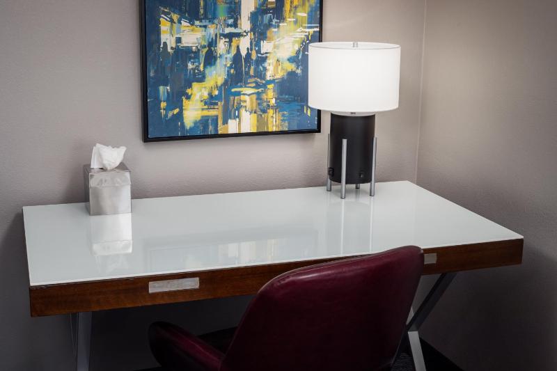 DoubleTree by Hilton Hotel & Suites Pittsburgh Downtown - image 8