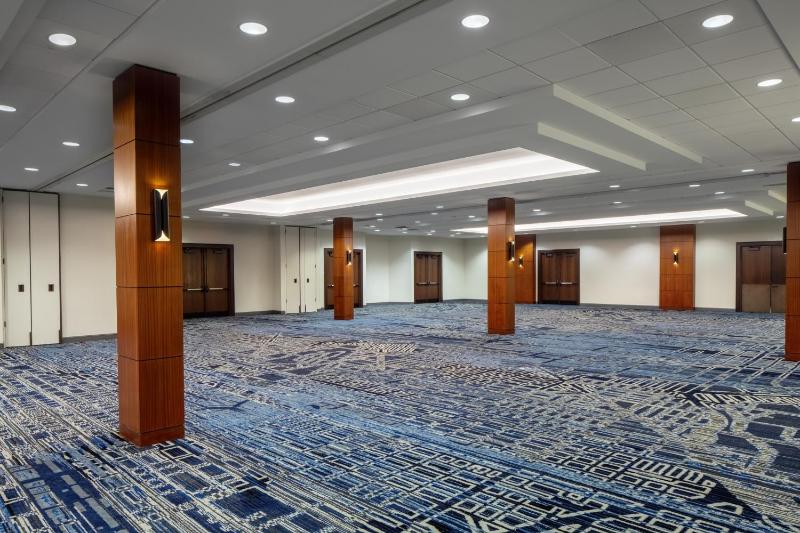 DoubleTree by Hilton Hotel & Suites Pittsburgh Downtown - image 7