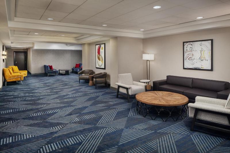 DoubleTree by Hilton Hotel & Suites Pittsburgh Downtown - image 11