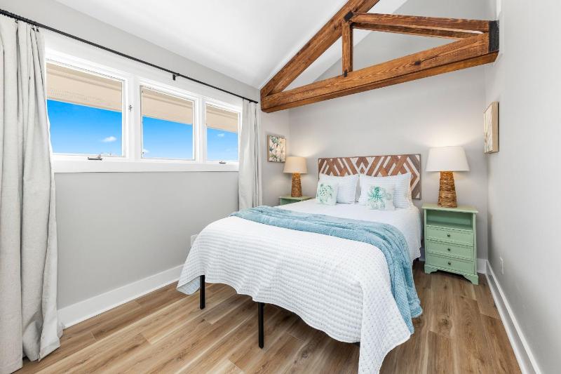 On the Canal - Private Pool + Dock Canal Front + Beautiful Sunset Views - image 9