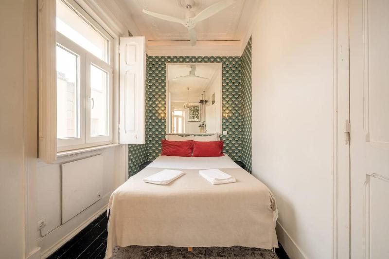 Heritage Apartment w Balcony in Bairro Alto - image 2
