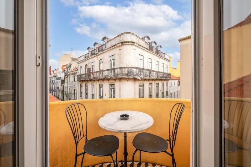 Heritage Apartment w Balcony in Bairro Alto - image 5