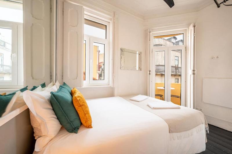Heritage Apartment w Balcony in Bairro Alto - image 15