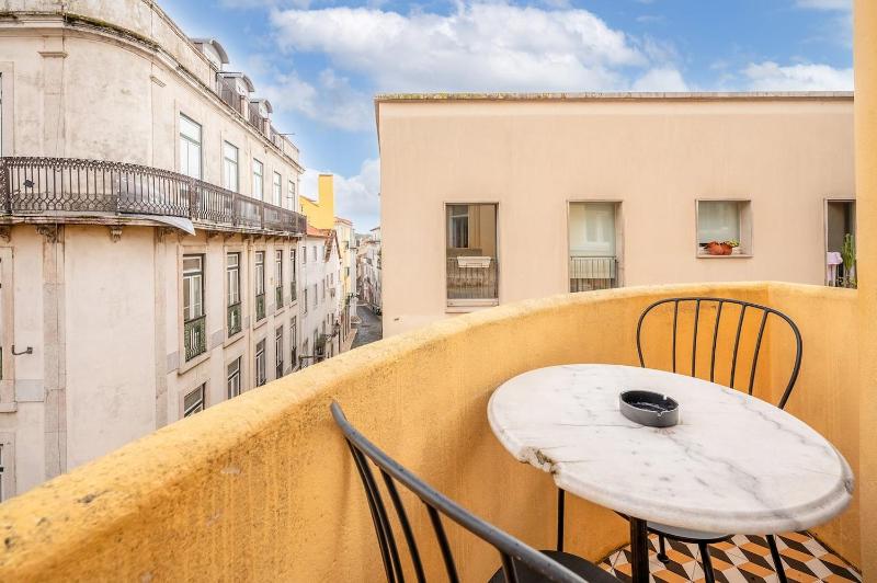 Heritage Apartment w Balcony in Bairro Alto - image 8