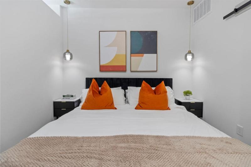 Modern King Suite Downtown Austin and Wi-Fi NEW - image 19