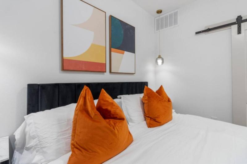 Modern King Suite Downtown Austin and Wi-Fi NEW - image 39