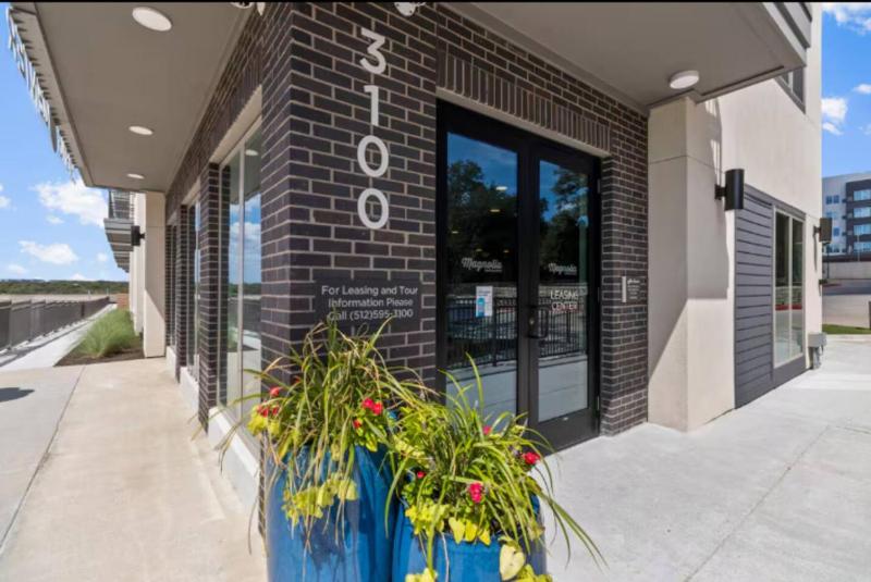 Modern King Suite Downtown Austin and Wi-Fi NEW - image 12