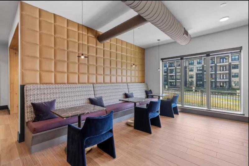 King Suite Retreat Gym and Rooftop Access New - image 14