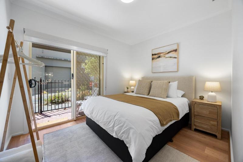 In Town Oasis - Stylish Escape near Parklands & CBD - image 10