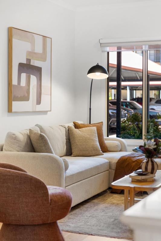 In Town Oasis - Stylish Escape near Parklands & CBD - image 5