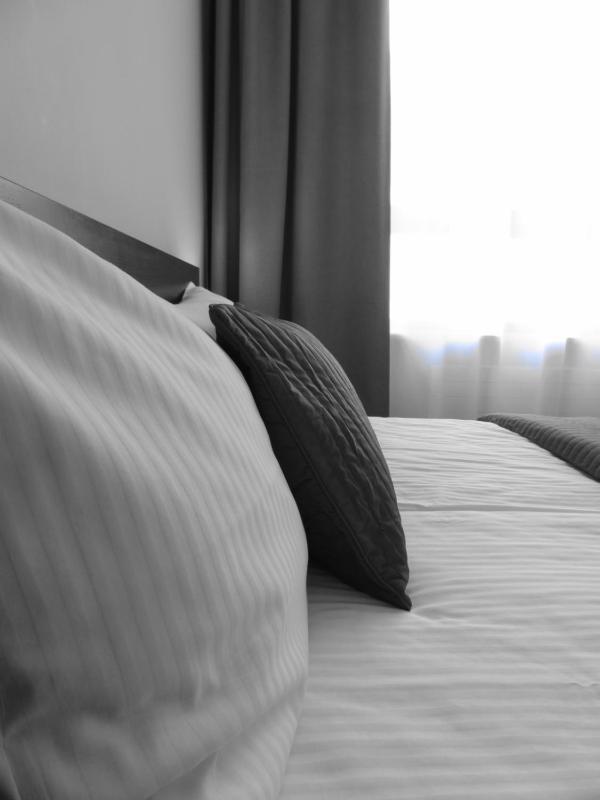 2 Bedrooms 7 Minutes from Airport - image 7
