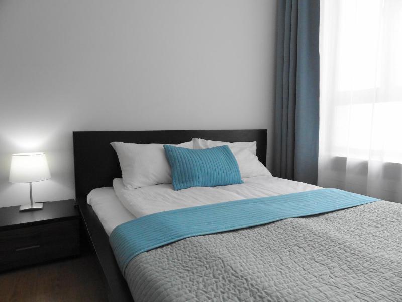 2 Bedrooms 7 Minutes from Airport - image 11