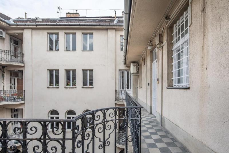 Central Simple and Spacious Home - image 4