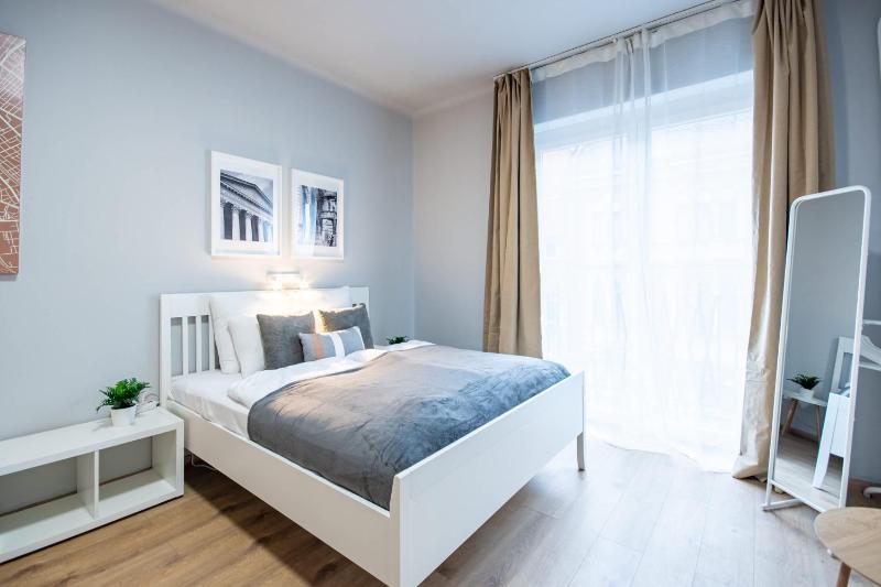 Modern - Balcony - Comfy - image 1