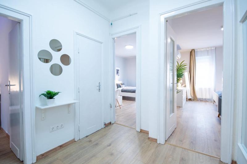 Modern - Balcony - Comfy - image 12