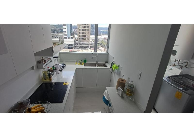 Hipercentro de Quito-Habitación con baño privado - image 5