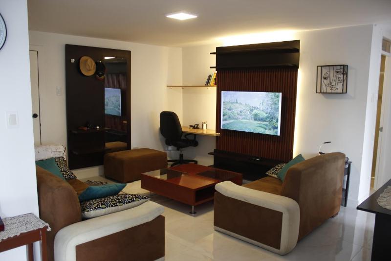 Hipercentro de Quito-Habitación con baño privado - image 6