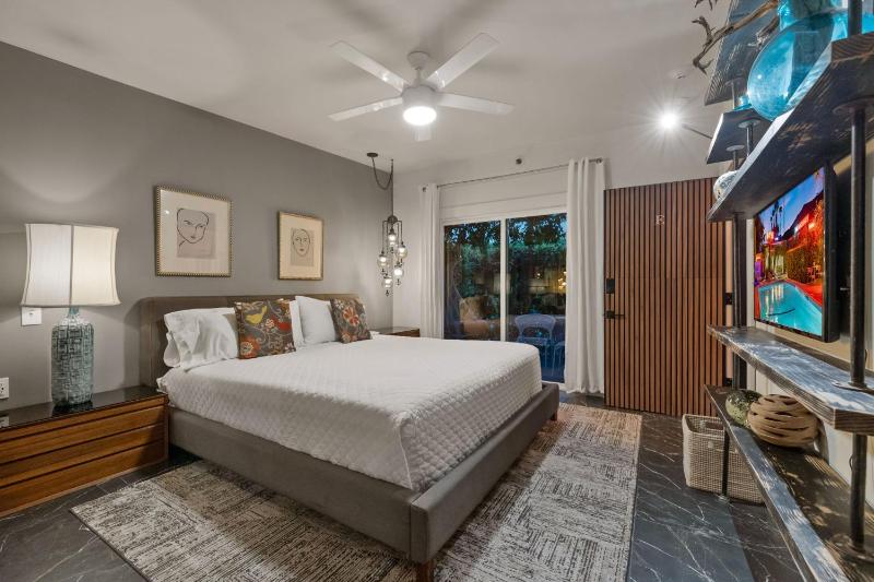 Speakeasy Hotel - image 17