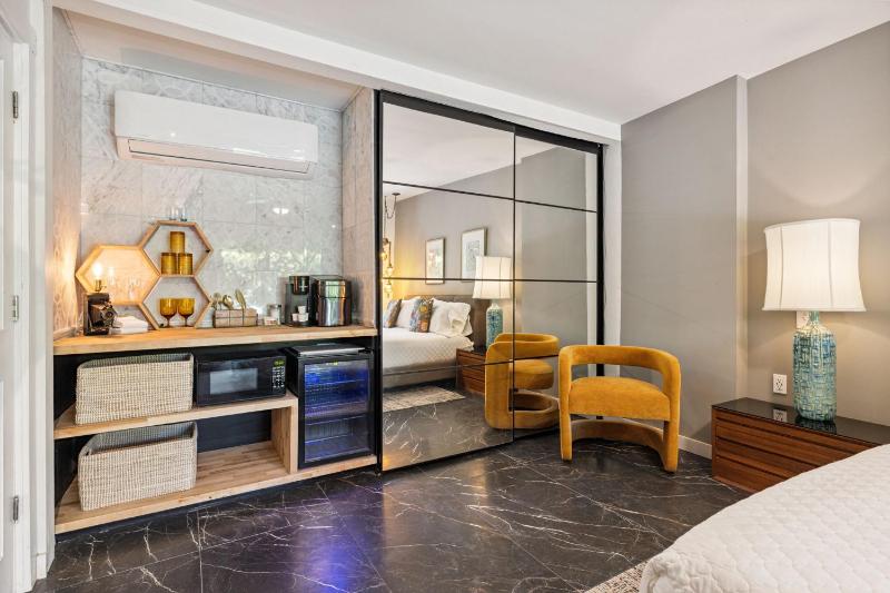 Speakeasy Hotel - image 15