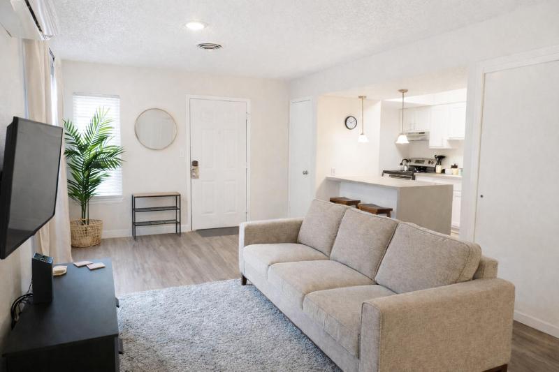 Comfortable SLC Studio | Great Location - image 1