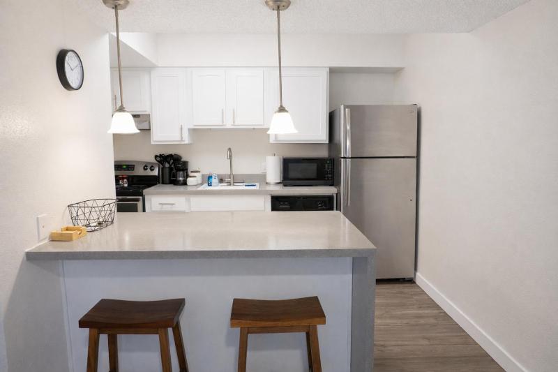 Comfortable SLC Studio | Great Location - image 12